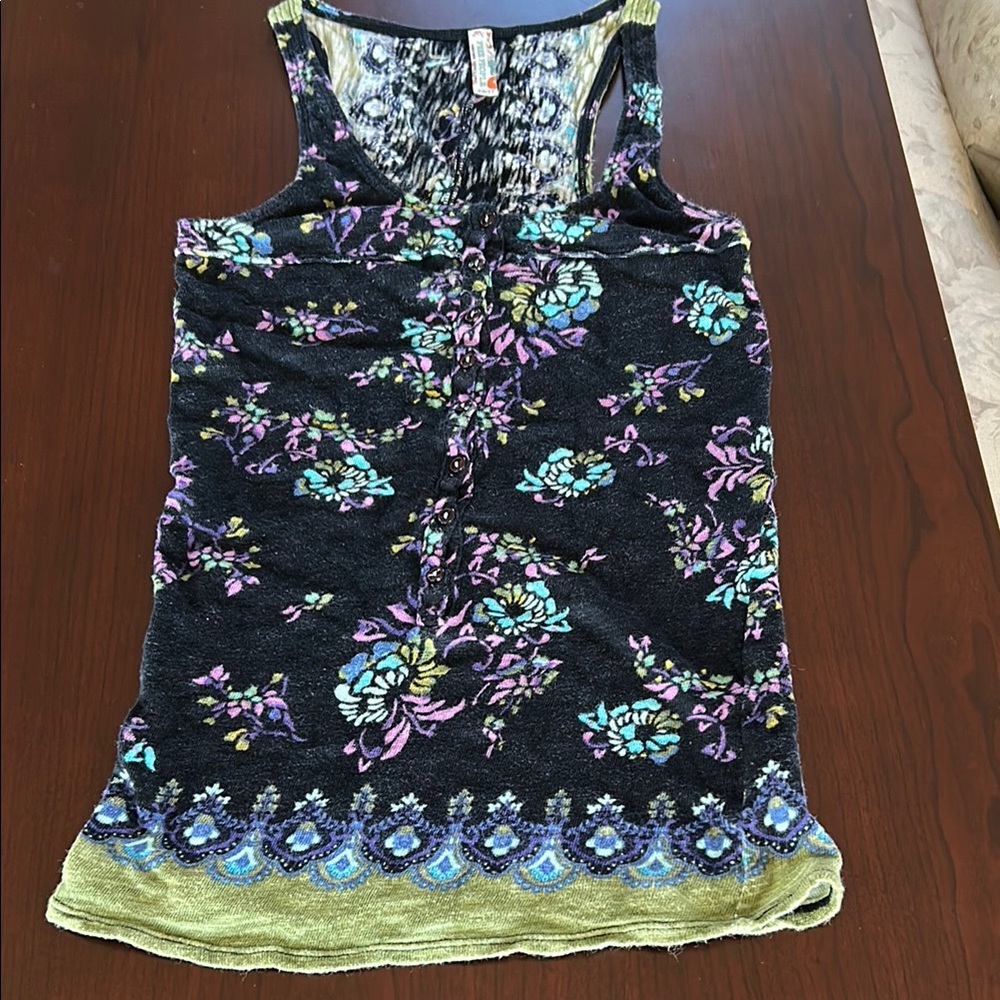 Green Sleeveless Tank Top with Floral Design